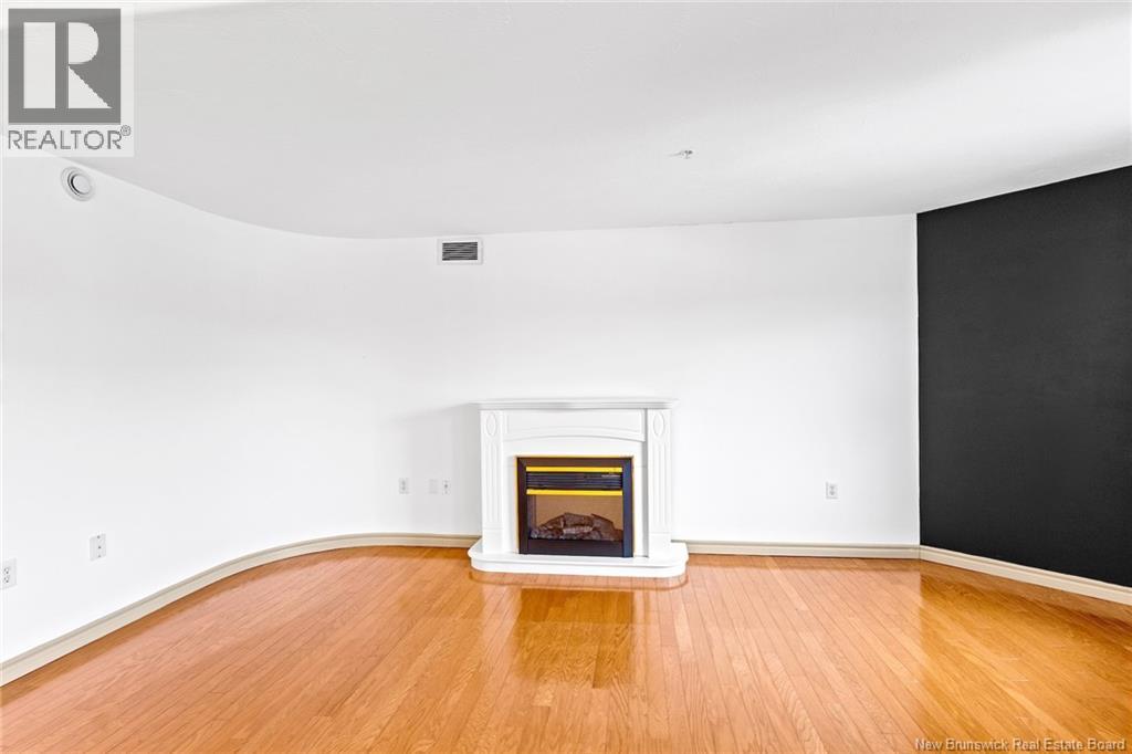 #409 1 GOLF GREENS LANE - 19