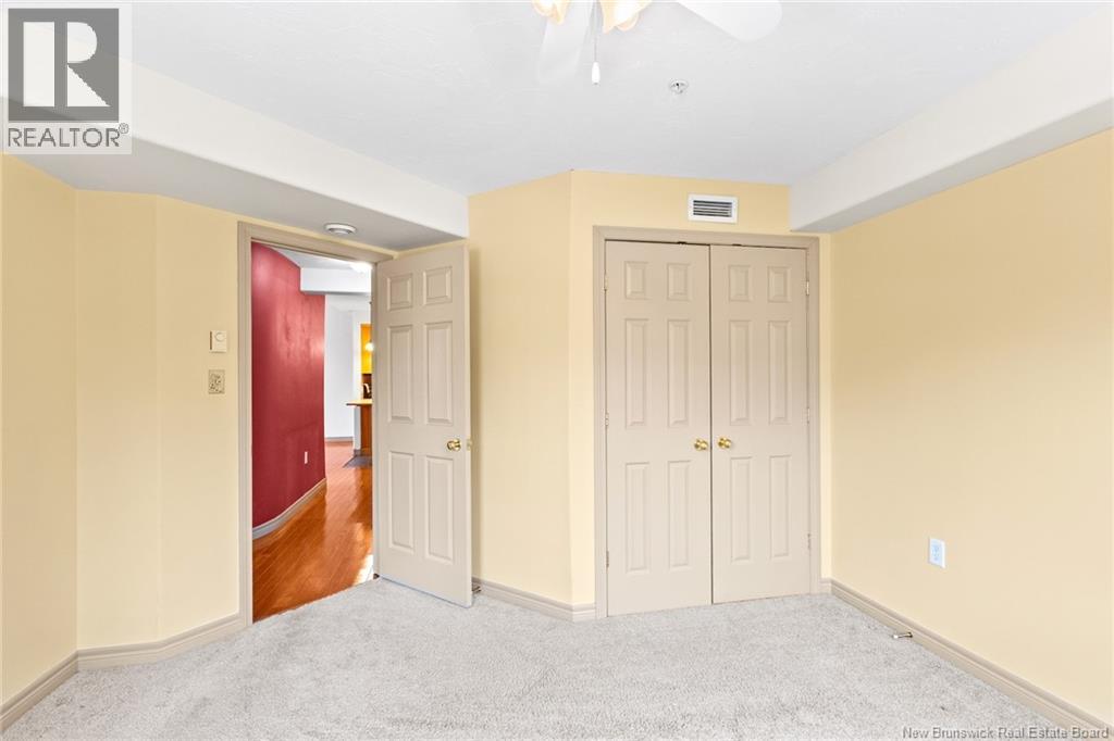 #409 1 GOLF GREENS LANE - 35