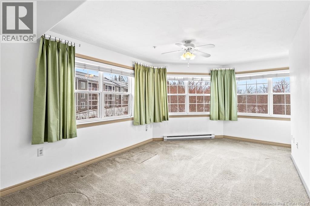 #409 1 GOLF GREENS LANE - 31