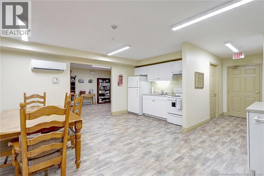 #409 1 GOLF GREENS LANE - 42