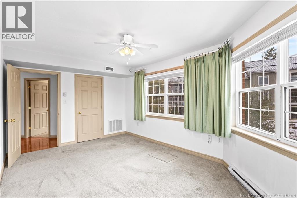 #409 1 GOLF GREENS LANE - 33