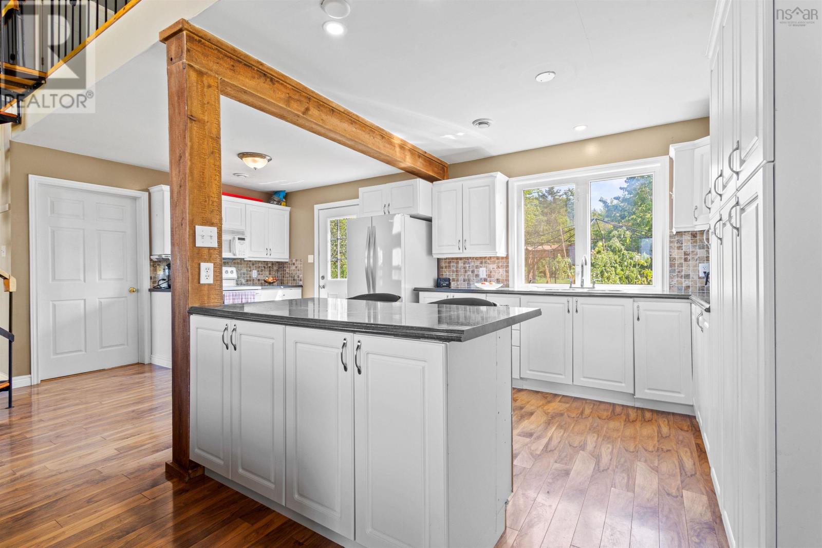 Property 26 of 41 of 320 Main Street W