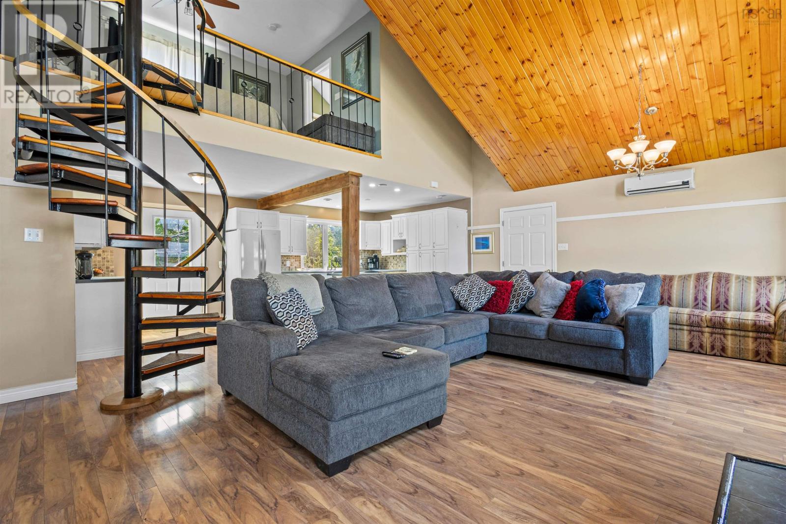 Property 36 of 41 of 320 Main Street W