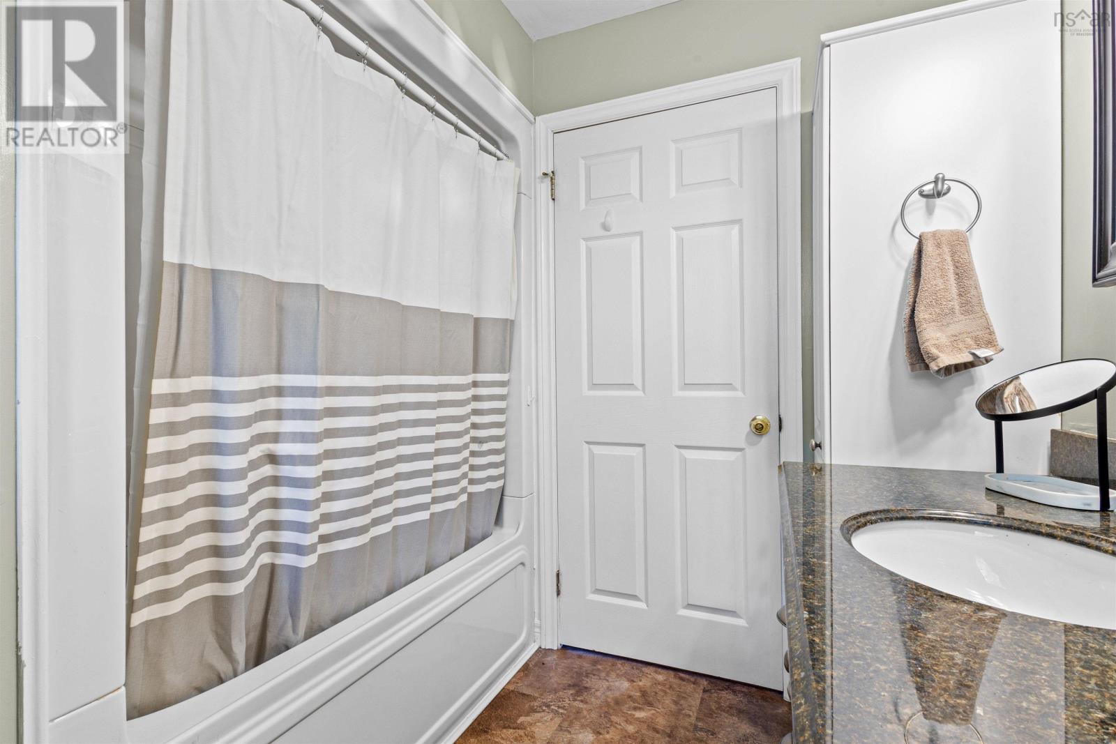 Property 37 of 41 of 320 Main Street W