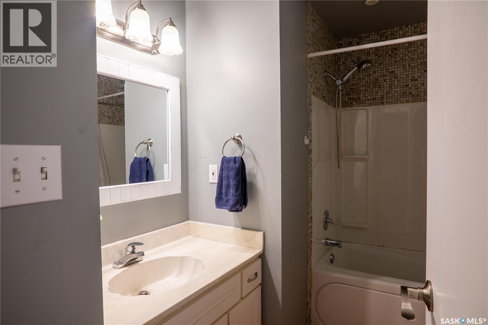 407 8TH AVENUE N - 12