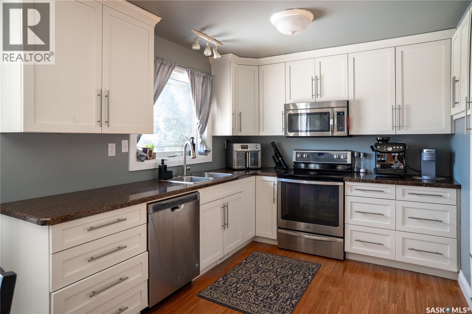 407 8TH AVENUE N - Image 2