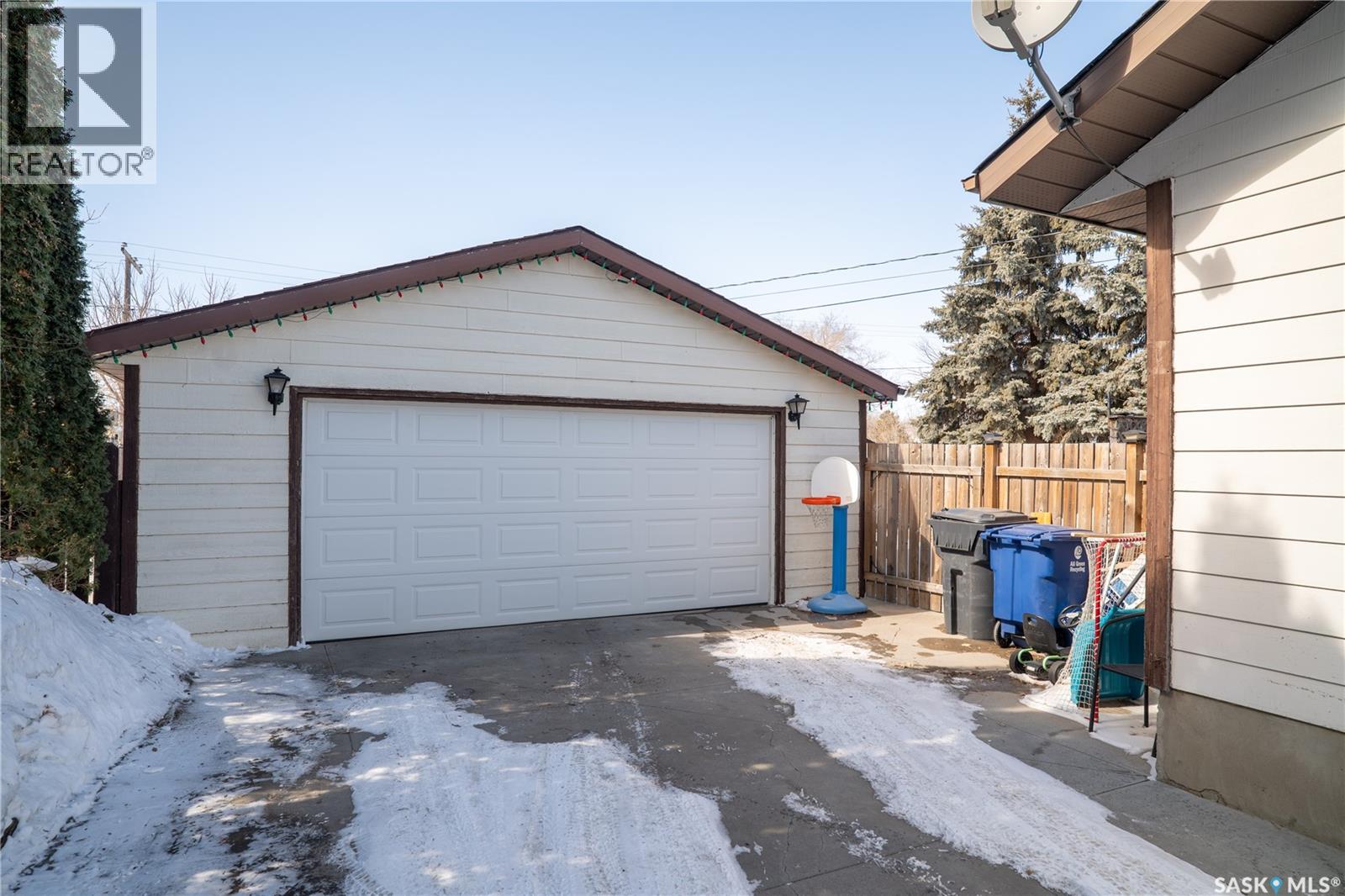 407 8TH AVENUE N - 27