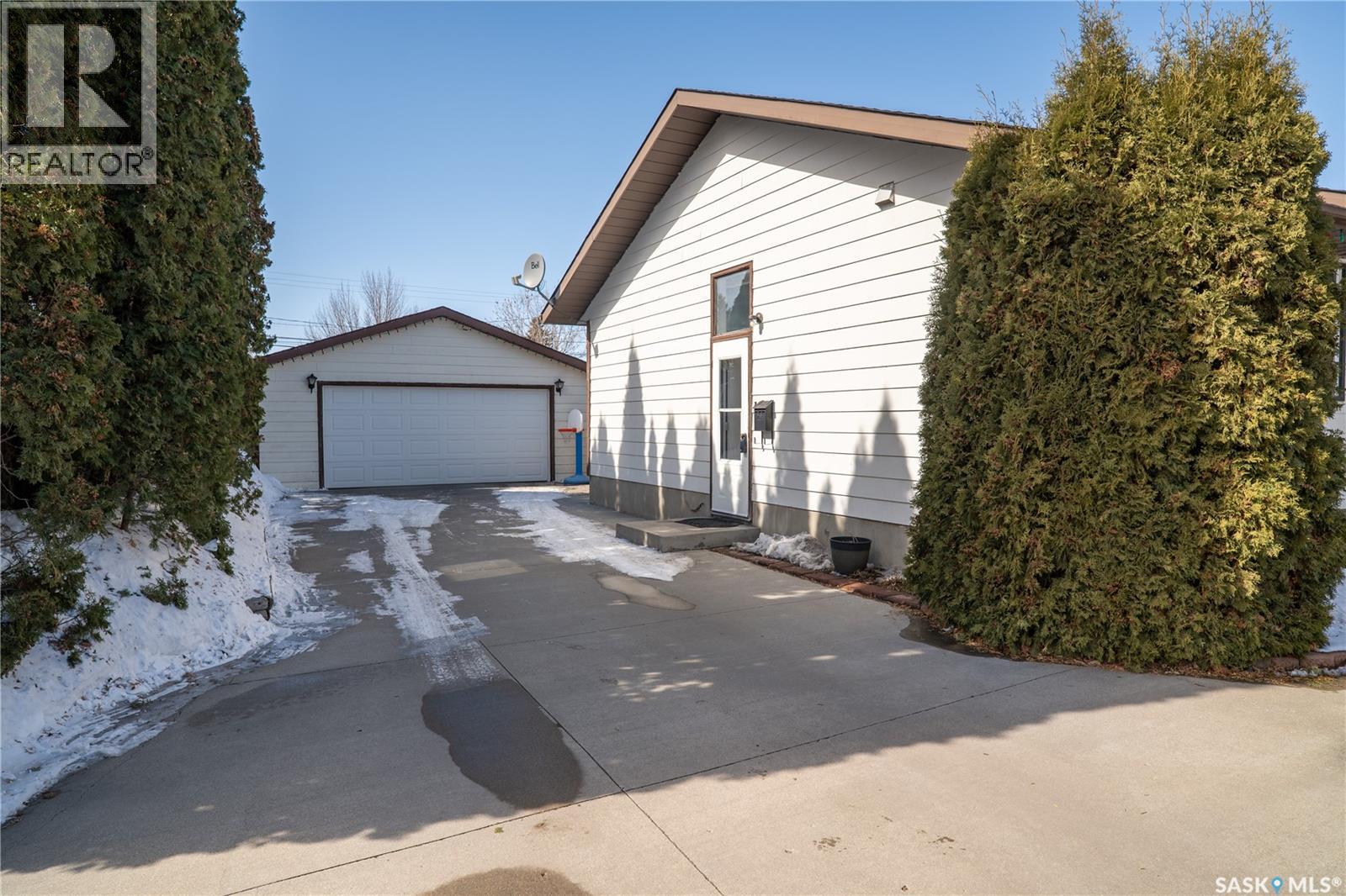 407 8TH AVENUE N - 40