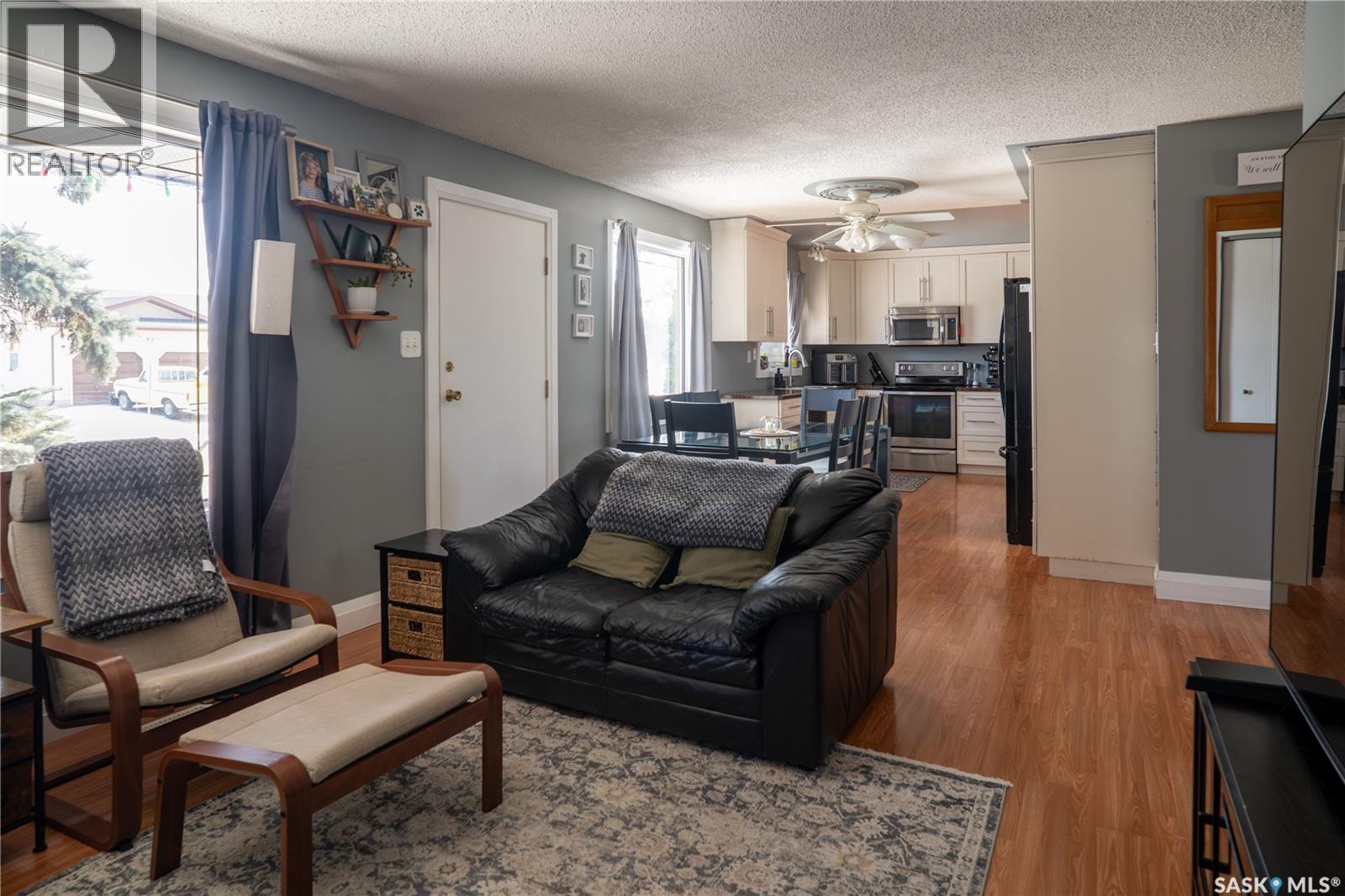 407 8TH AVENUE N - 7