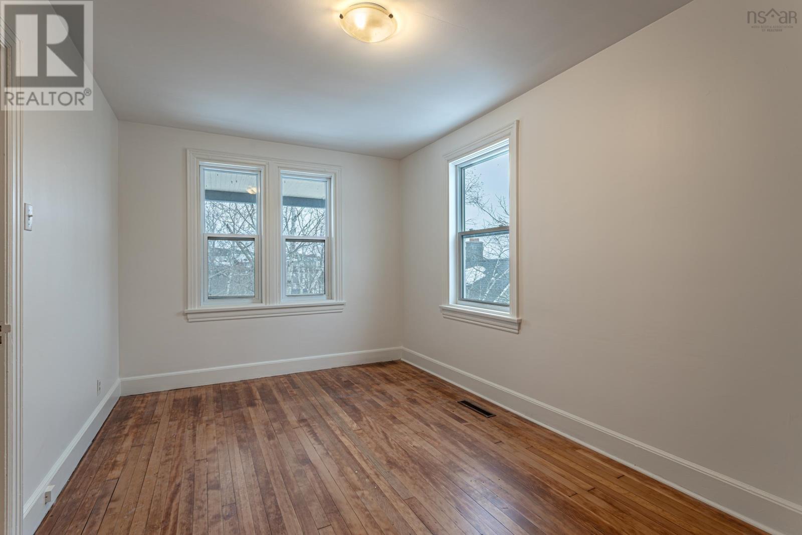 19/21 KNOLLWOOD LANE - 30