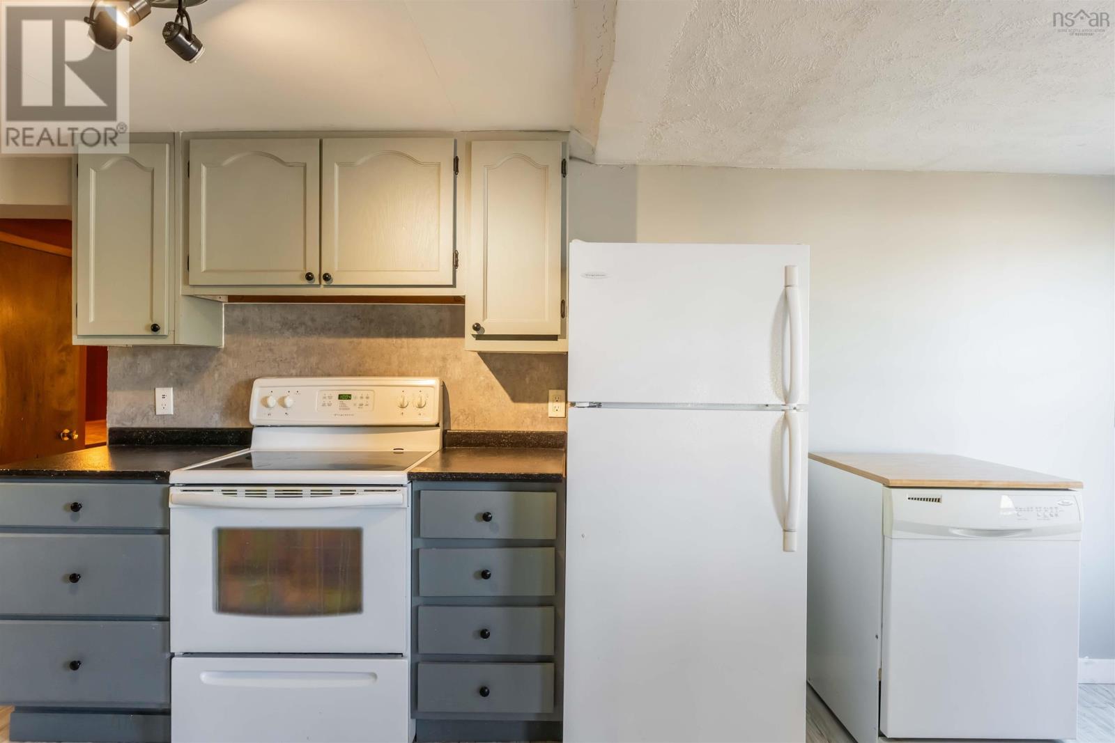 Property 20 of 44 of 736 Cambridge Road