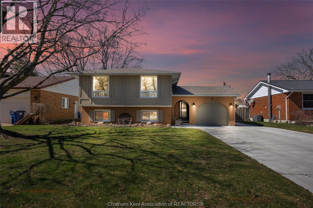 9 Thornhill CRESCENT