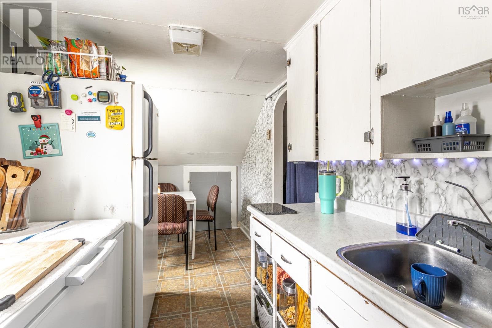 19/21 KNOLLWOOD LANE - 37