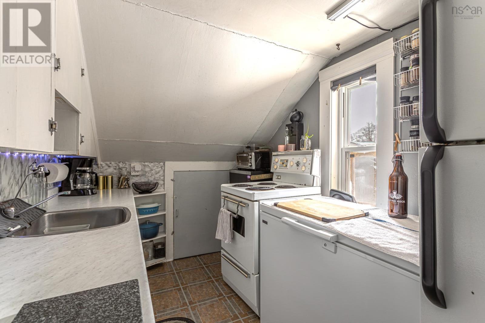 19/21 KNOLLWOOD LANE - 38