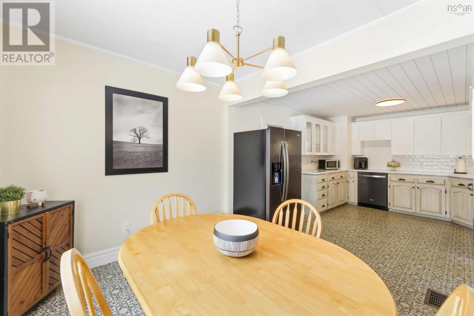 Property 19 of 21 of 722 Highway 1