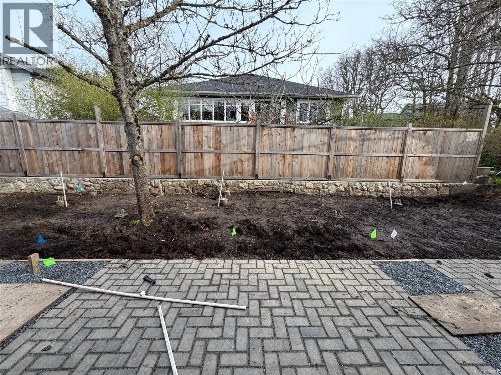 #3 1048 CLARKE RD - 22