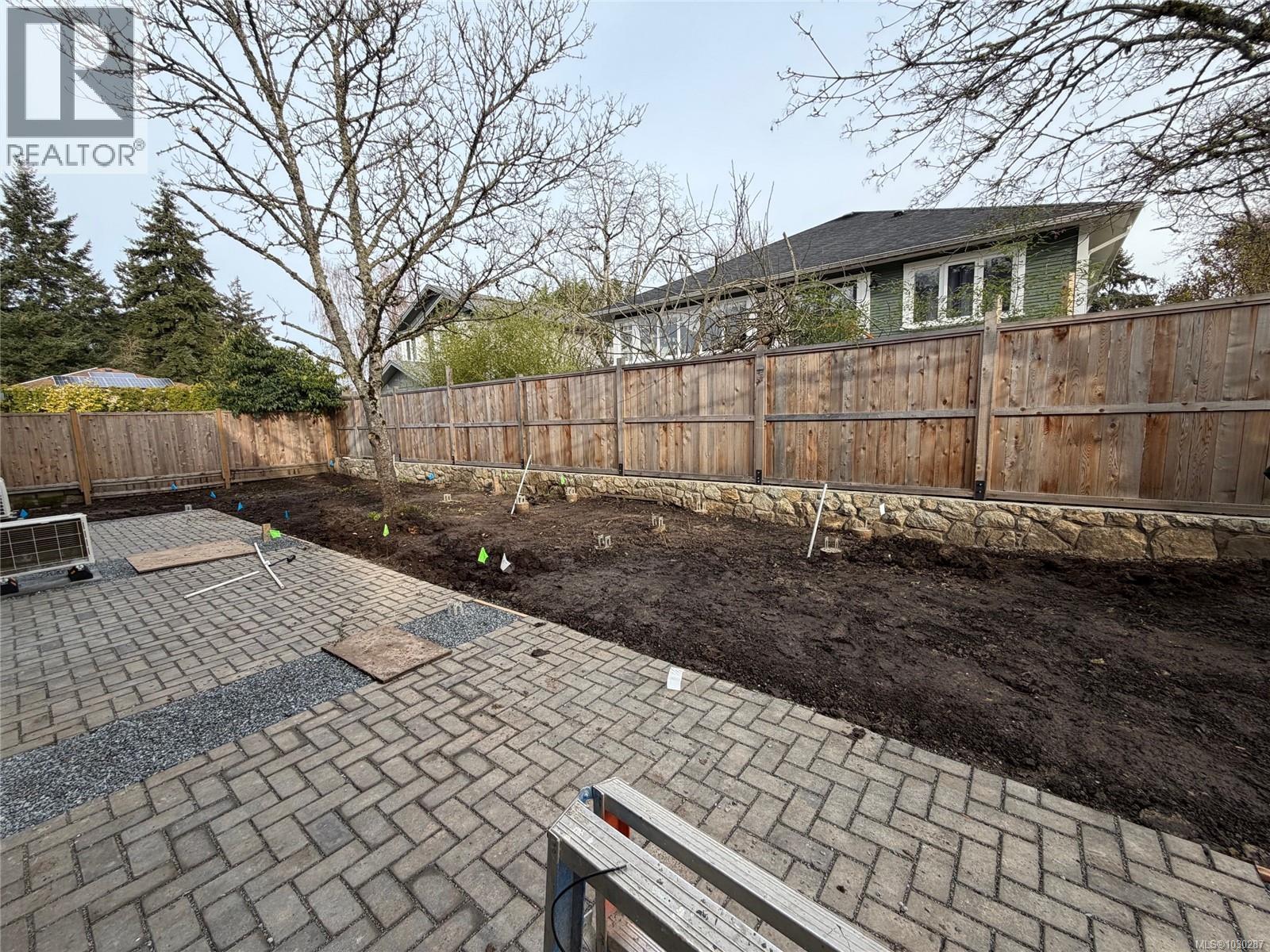 #3 1048 CLARKE RD - 23