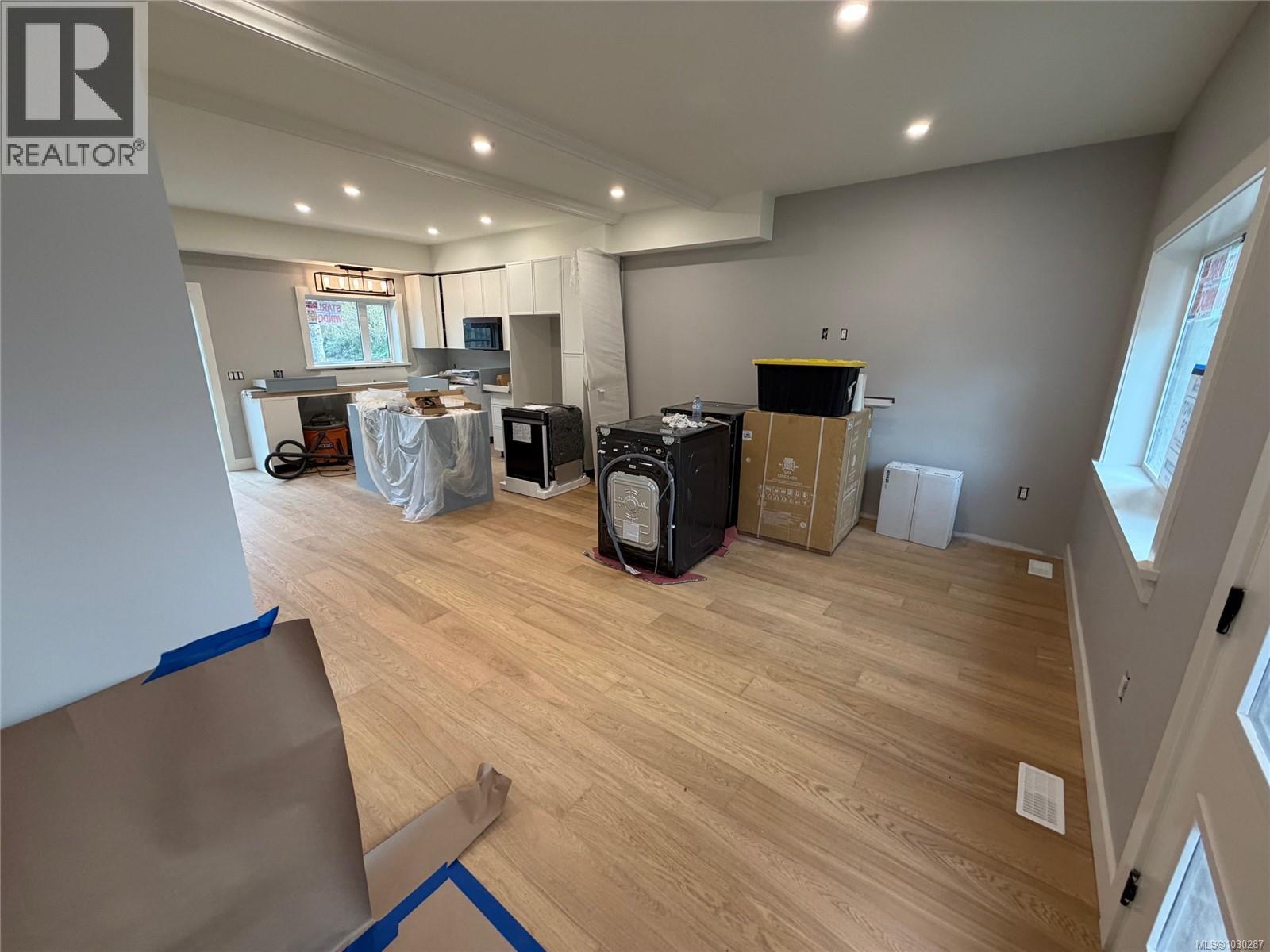 #3 1048 CLARKE RD - 9