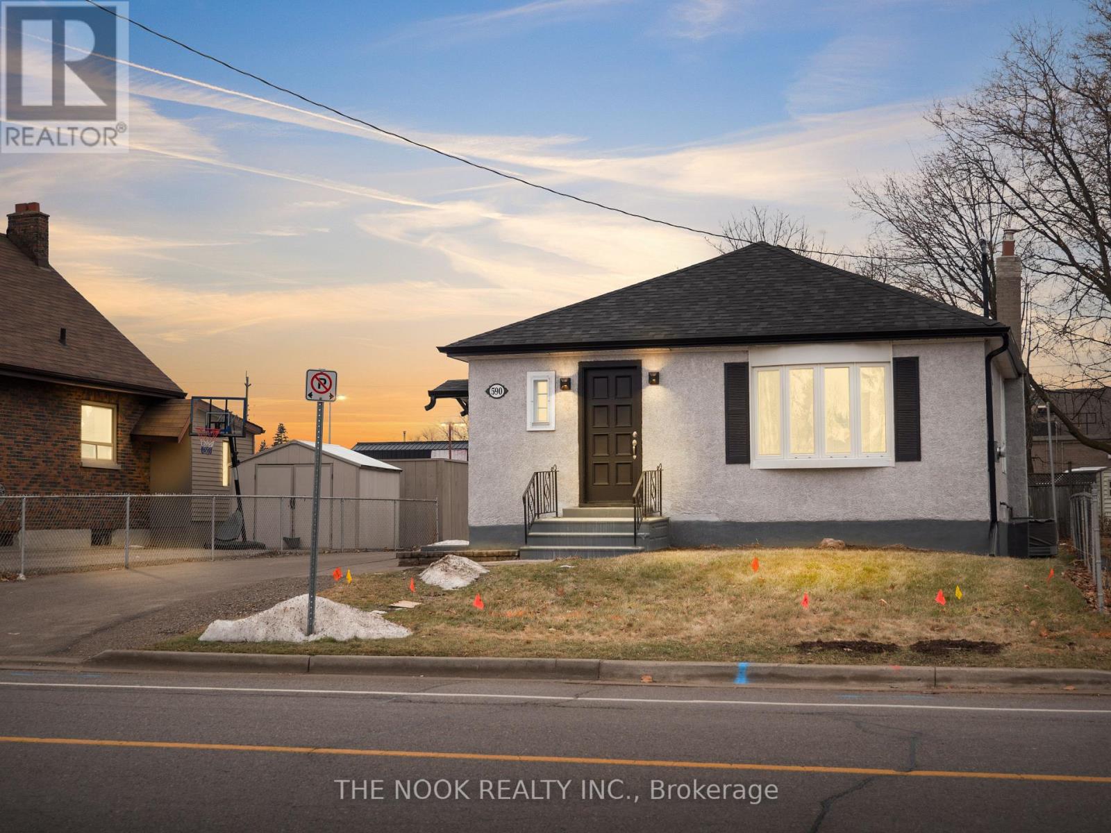 UPPER - 590 ATHOL STREET E