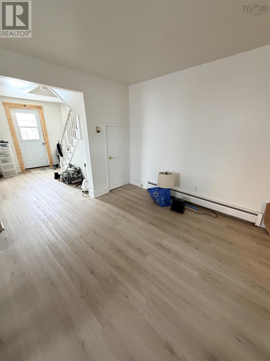 Property 13 of 49 of 3522/3524 Warren Avenue