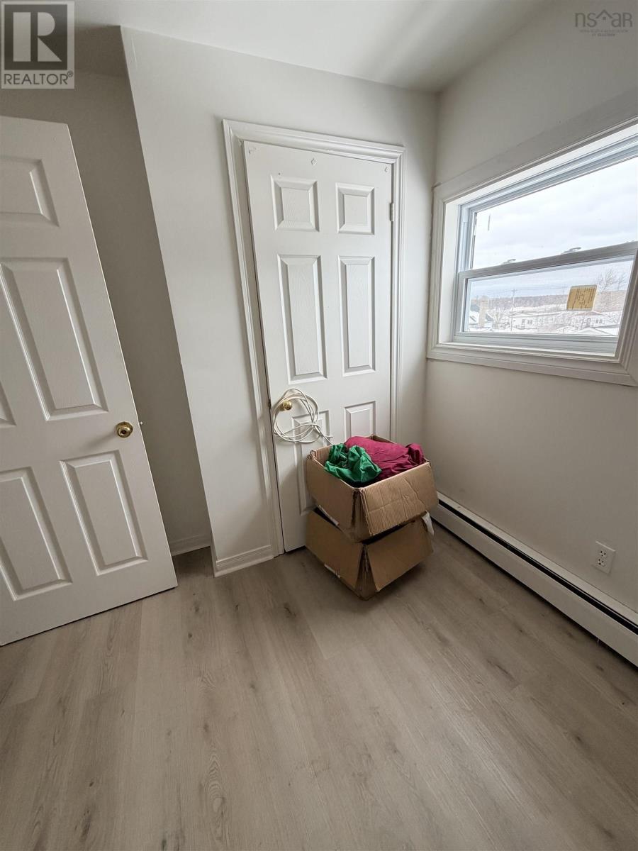 Property 28 of 49 of 3522/3524 Warren Avenue