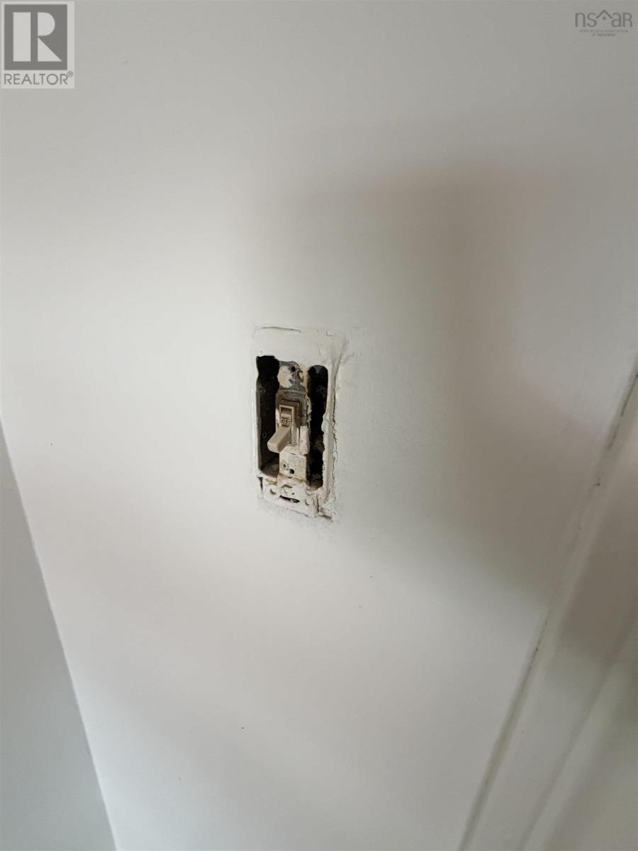 Property 21 of 49 of 3522/3524 Warren Avenue