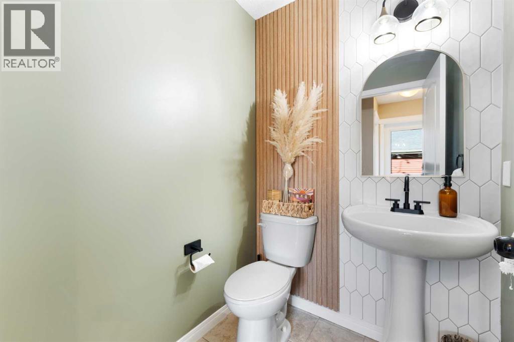 Single Family House for Sale in  Evansborough Common NW Evanston Calgary 