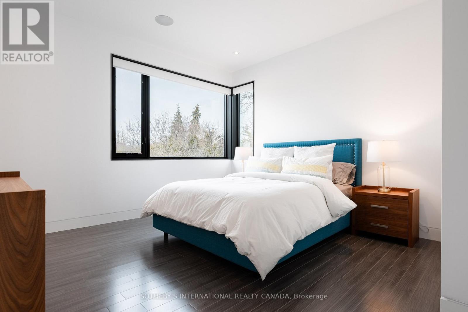1388 ACTON CRESCENT - 37