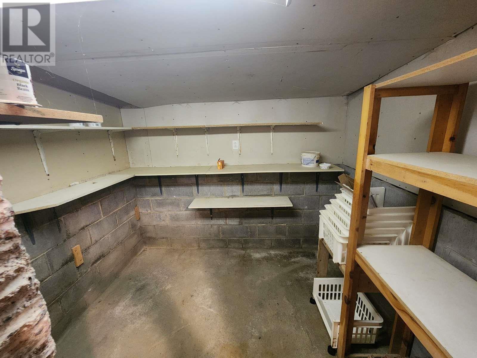 38 EASTGROVE CRES - 12