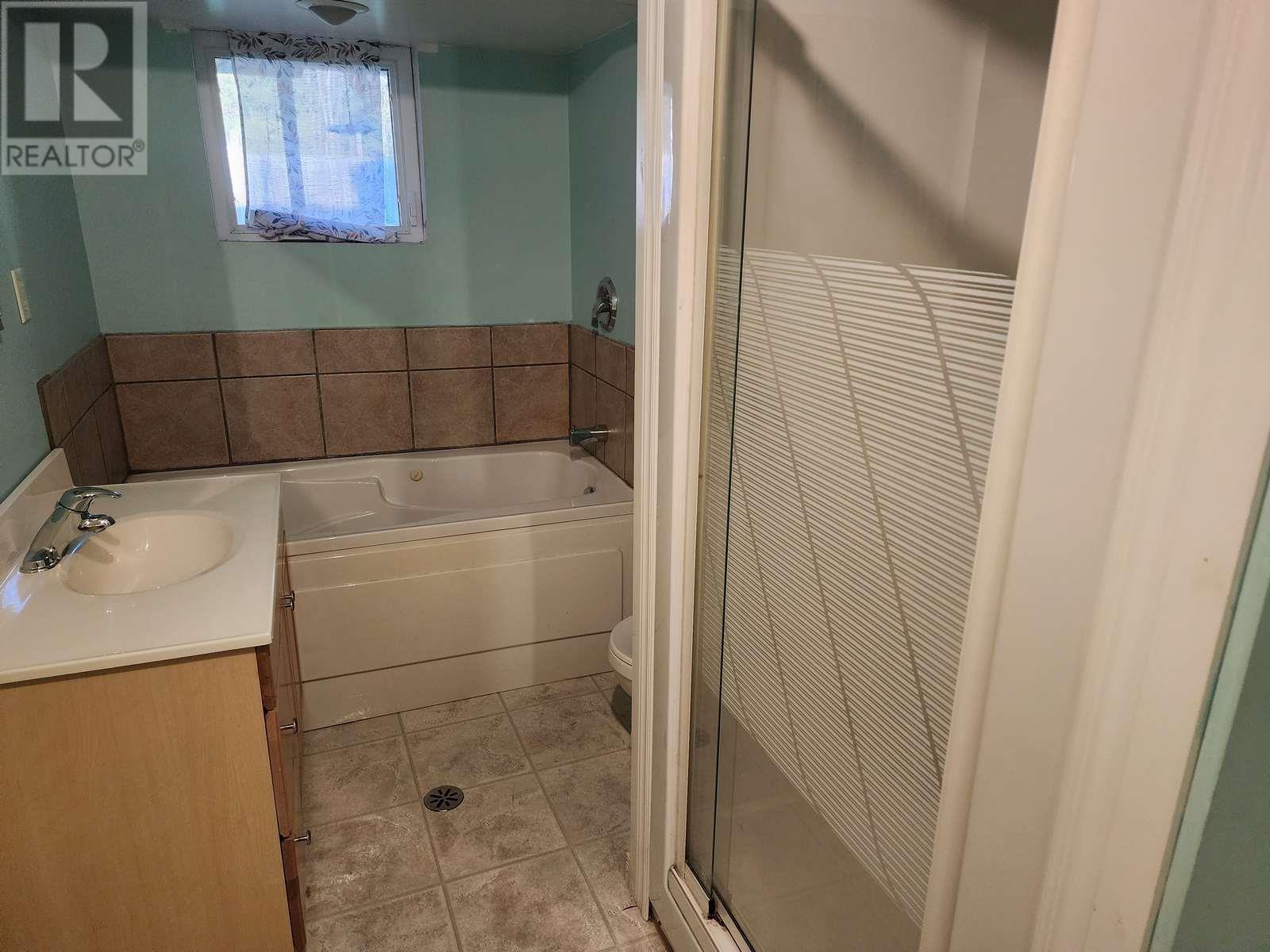 38 EASTGROVE CRES - 17