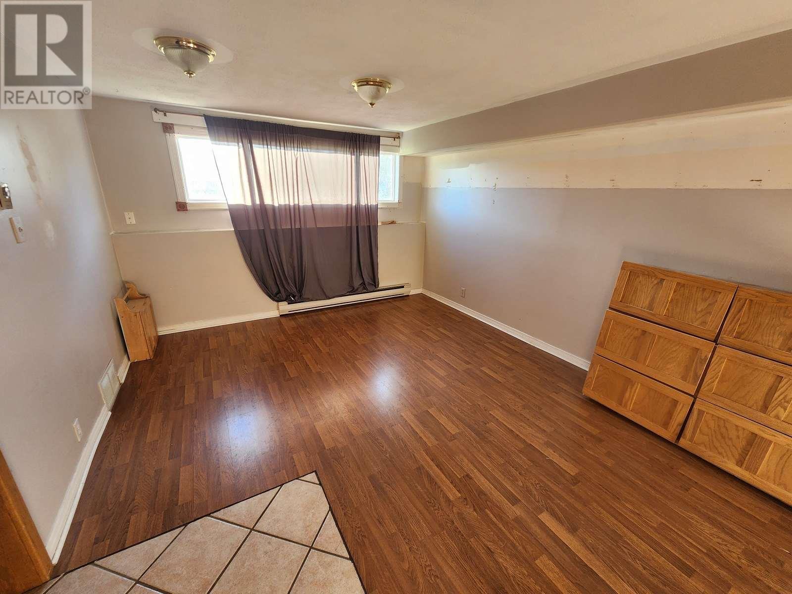 38 EASTGROVE CRES - 11