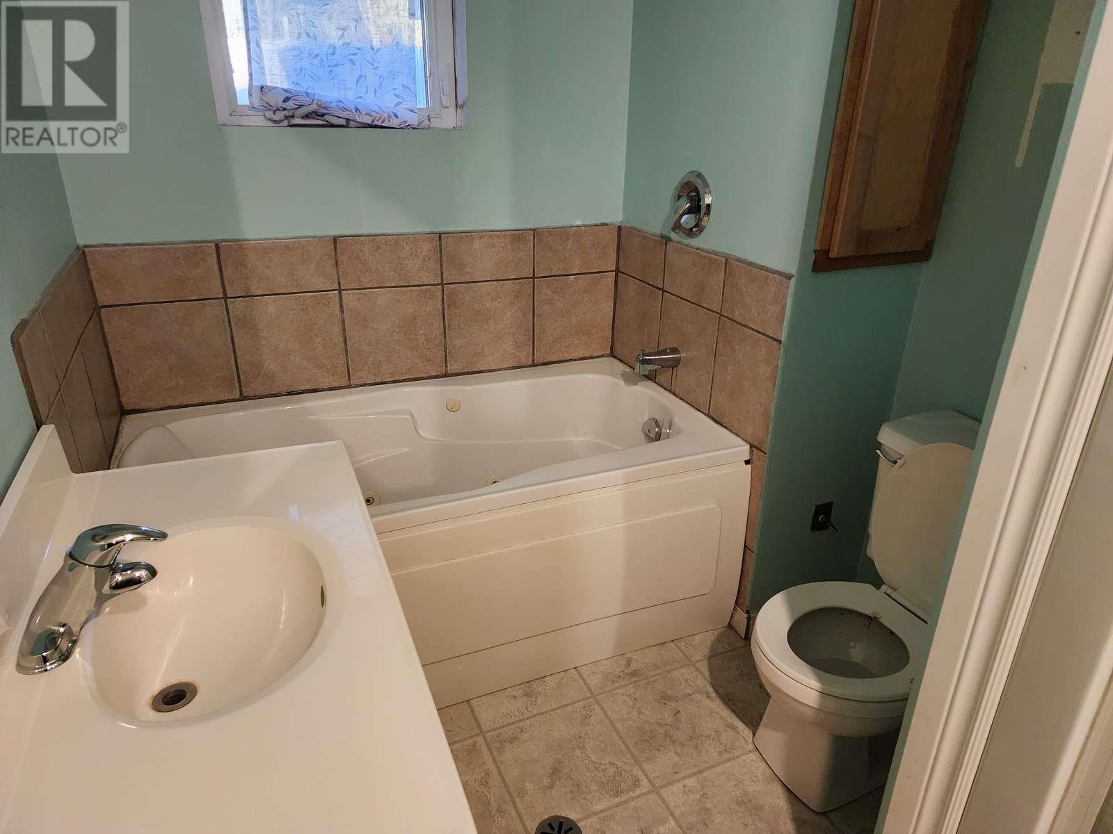 38 EASTGROVE CRES - 16