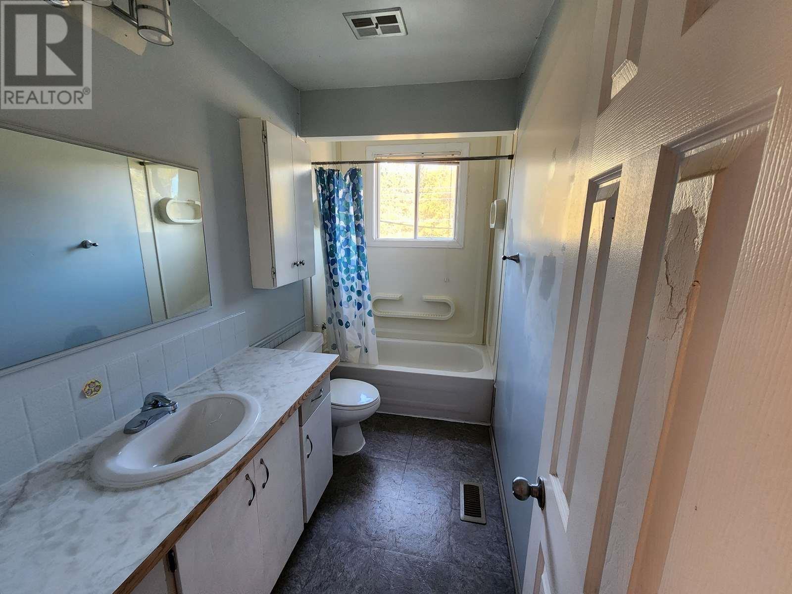 38 EASTGROVE CRES - 19