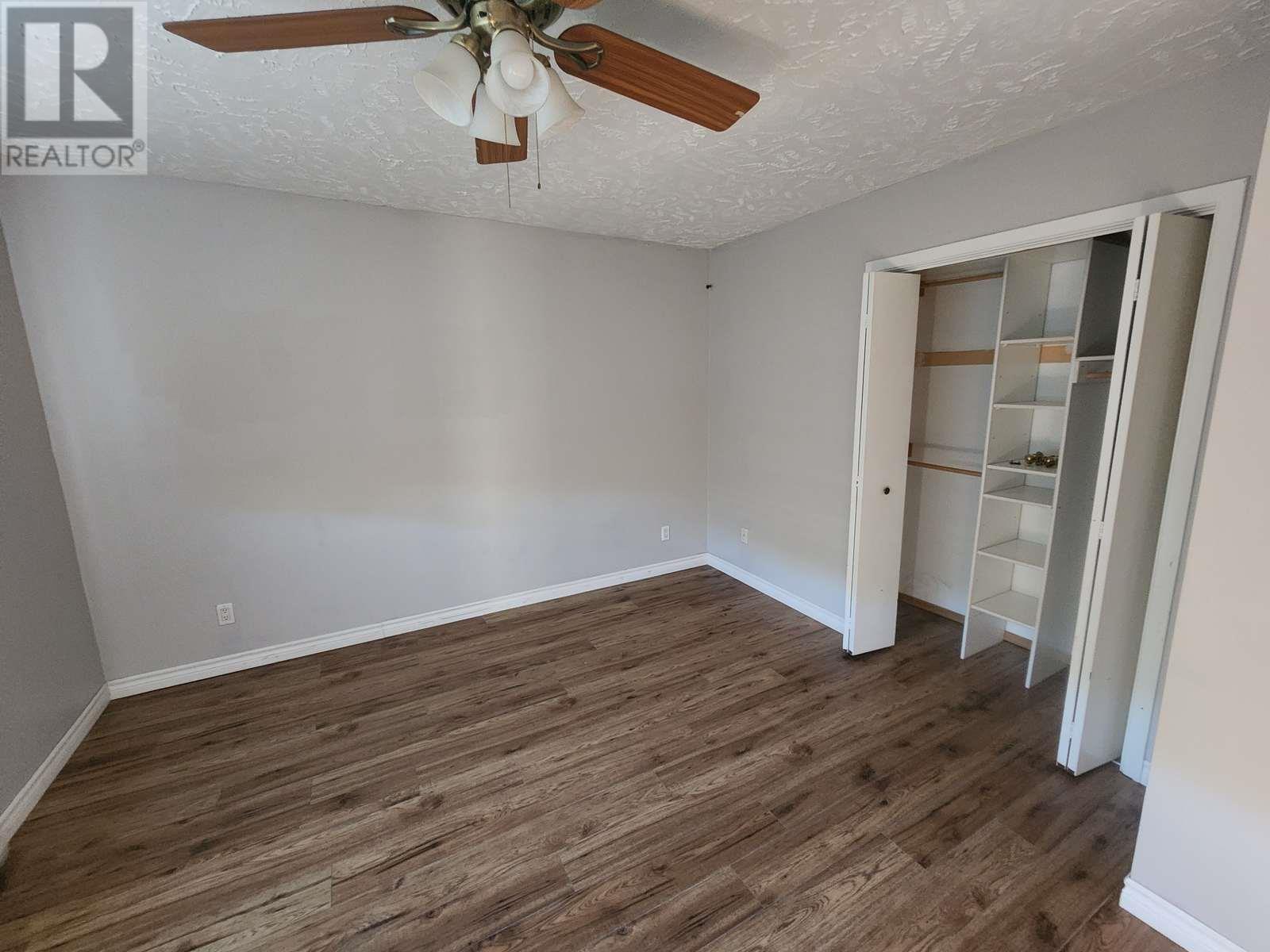 38 EASTGROVE CRES - 21