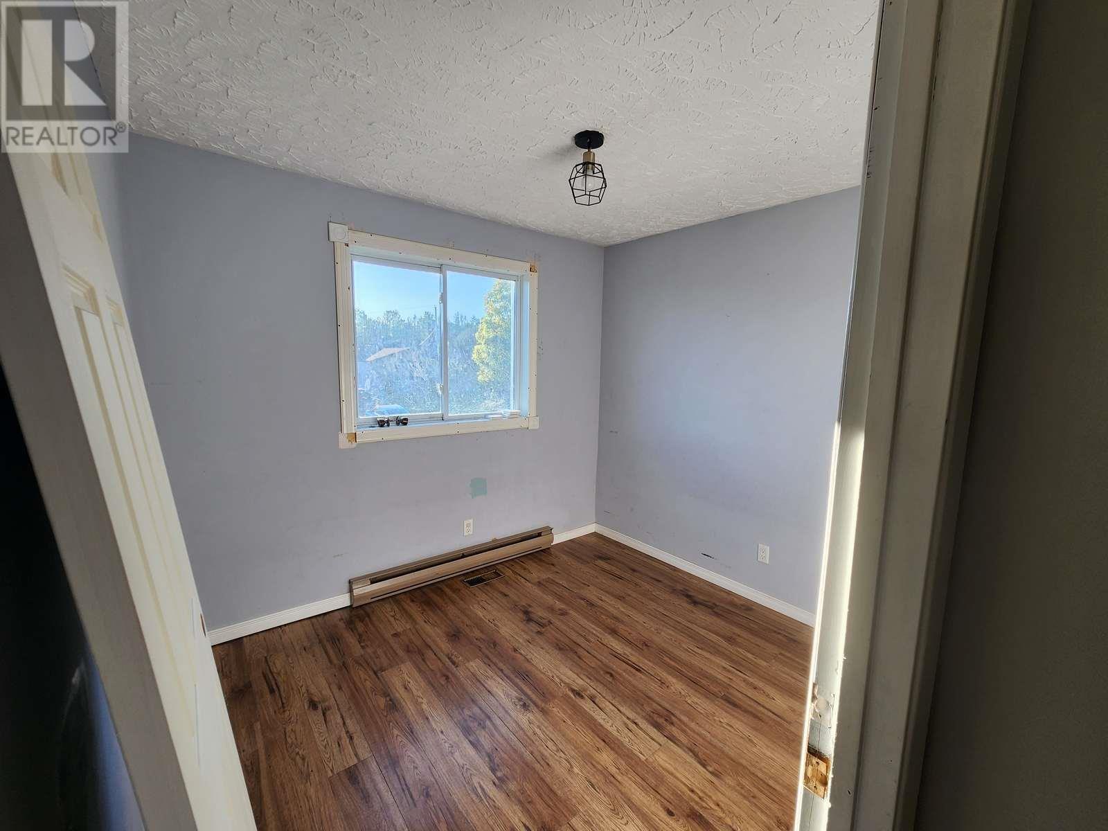 38 EASTGROVE CRES - 23