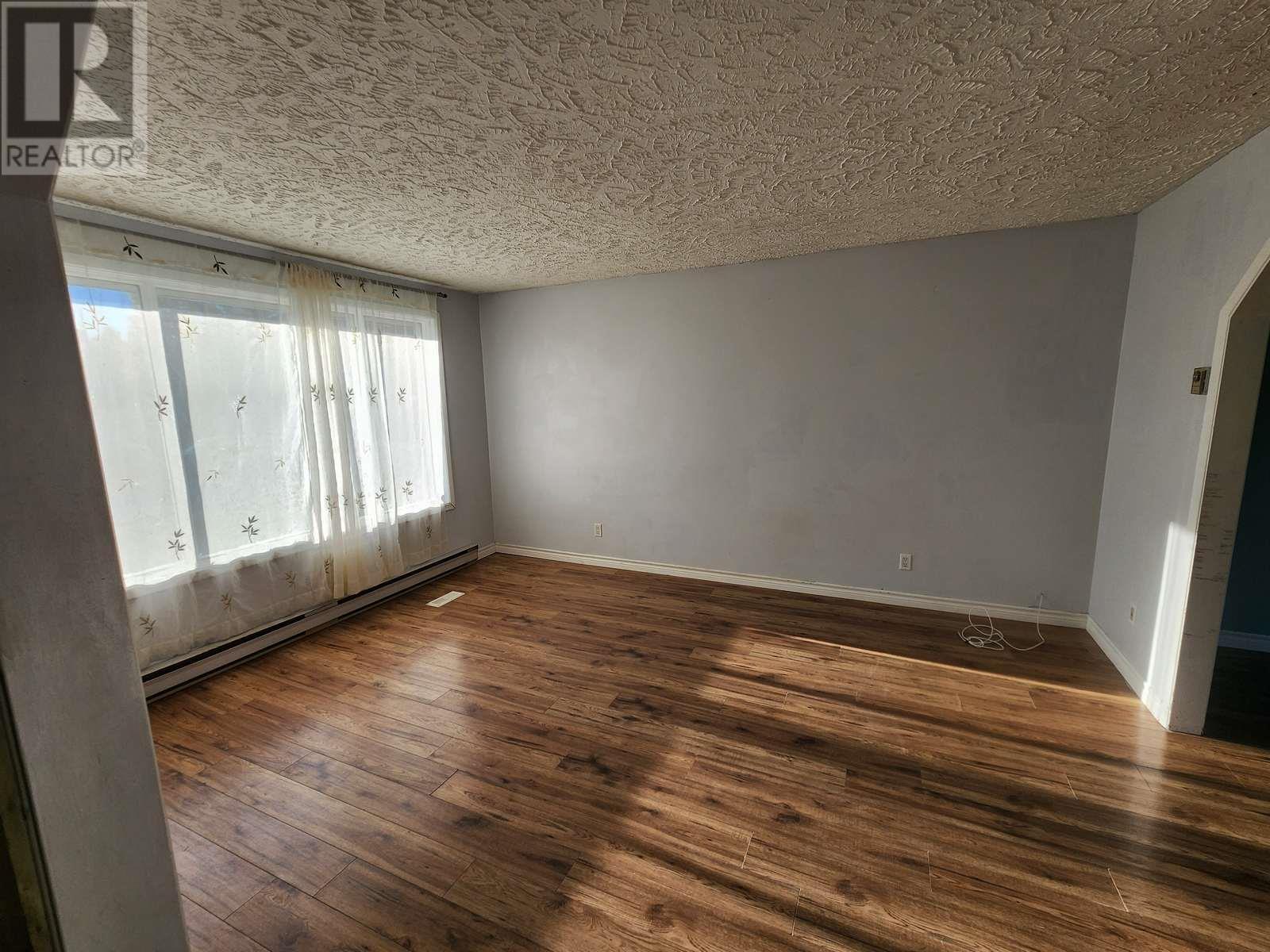 38 EASTGROVE CRES - 8