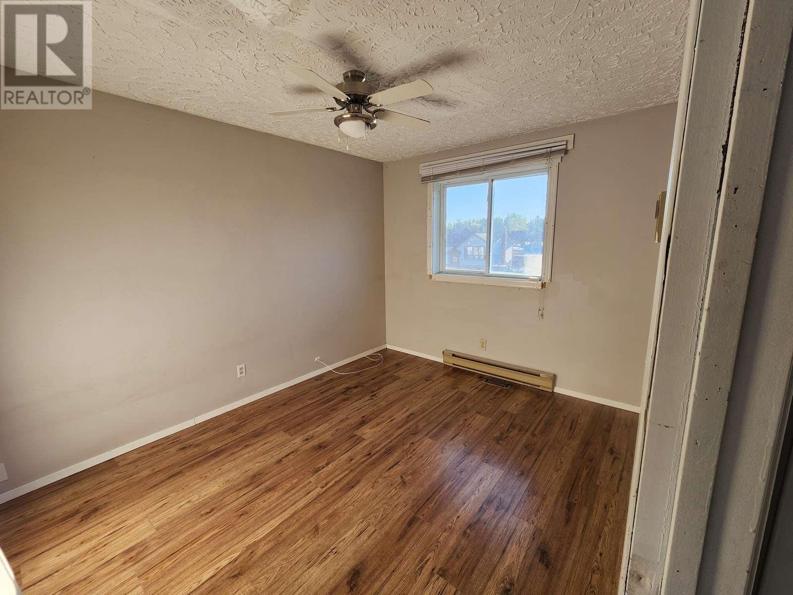 38 EASTGROVE CRES - 22