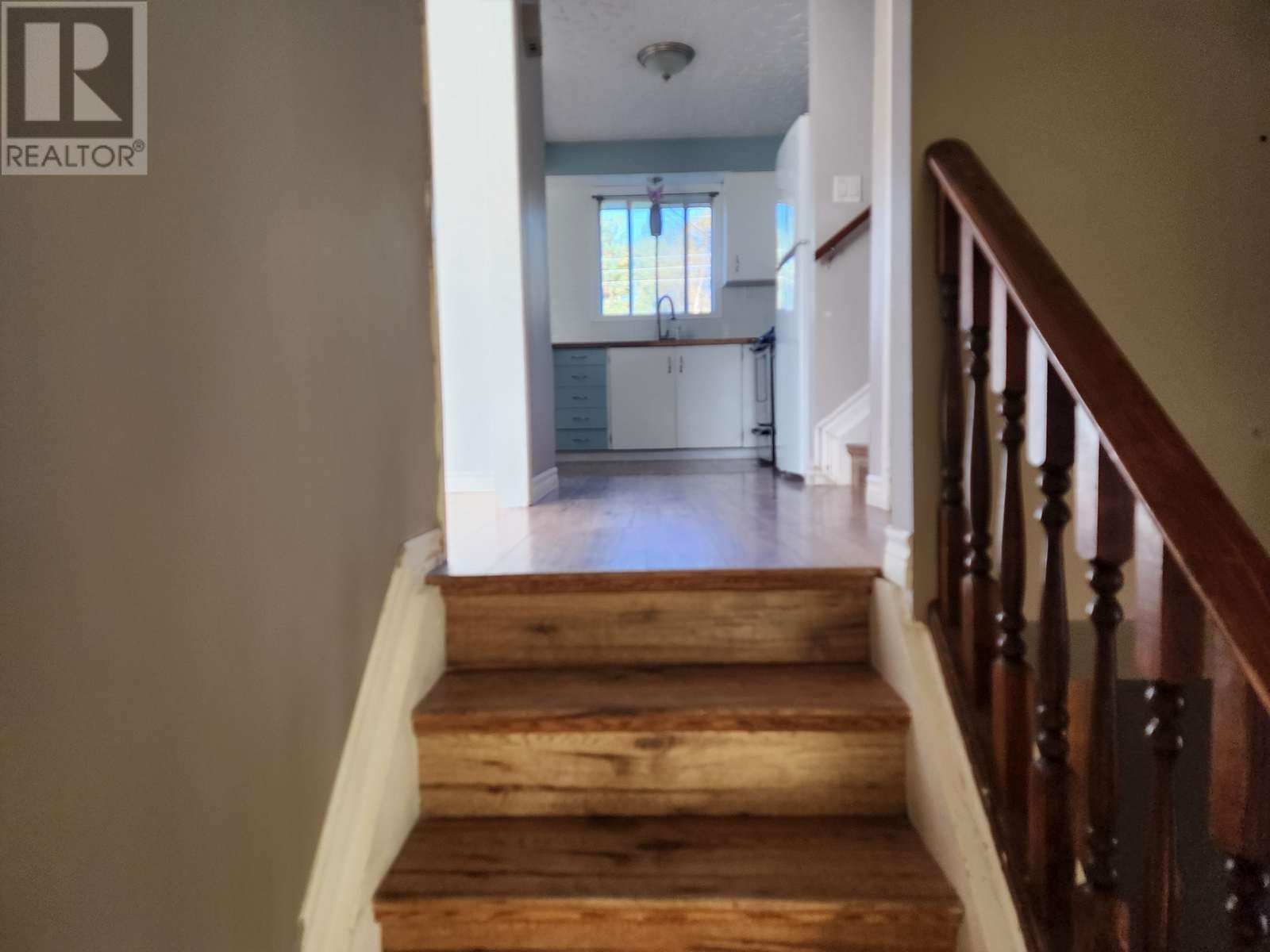38 EASTGROVE CRES - 9