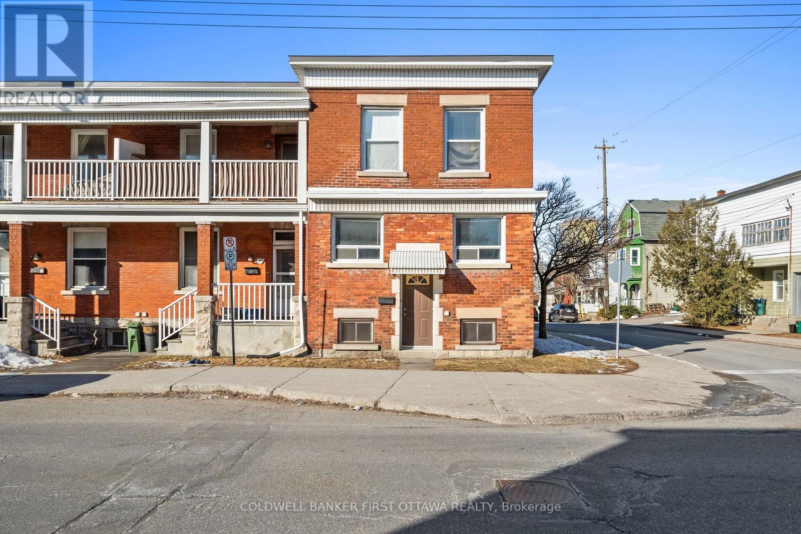 Incredible location steps to Preston St amenities!
