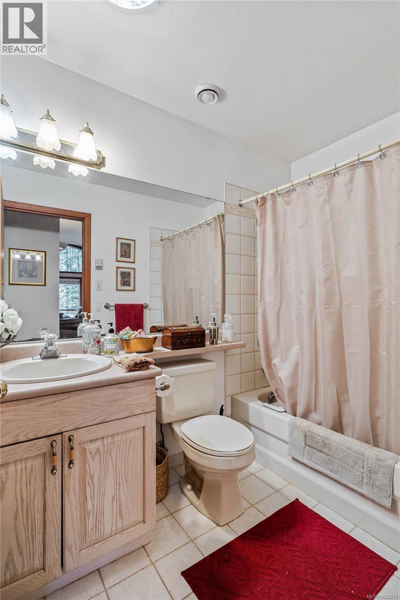  112 Cairns Place, Salt Spring