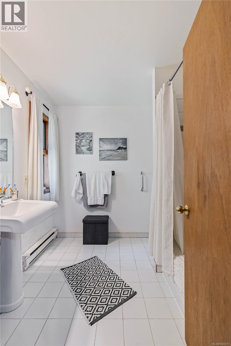  112 Cairns Place, Salt Spring