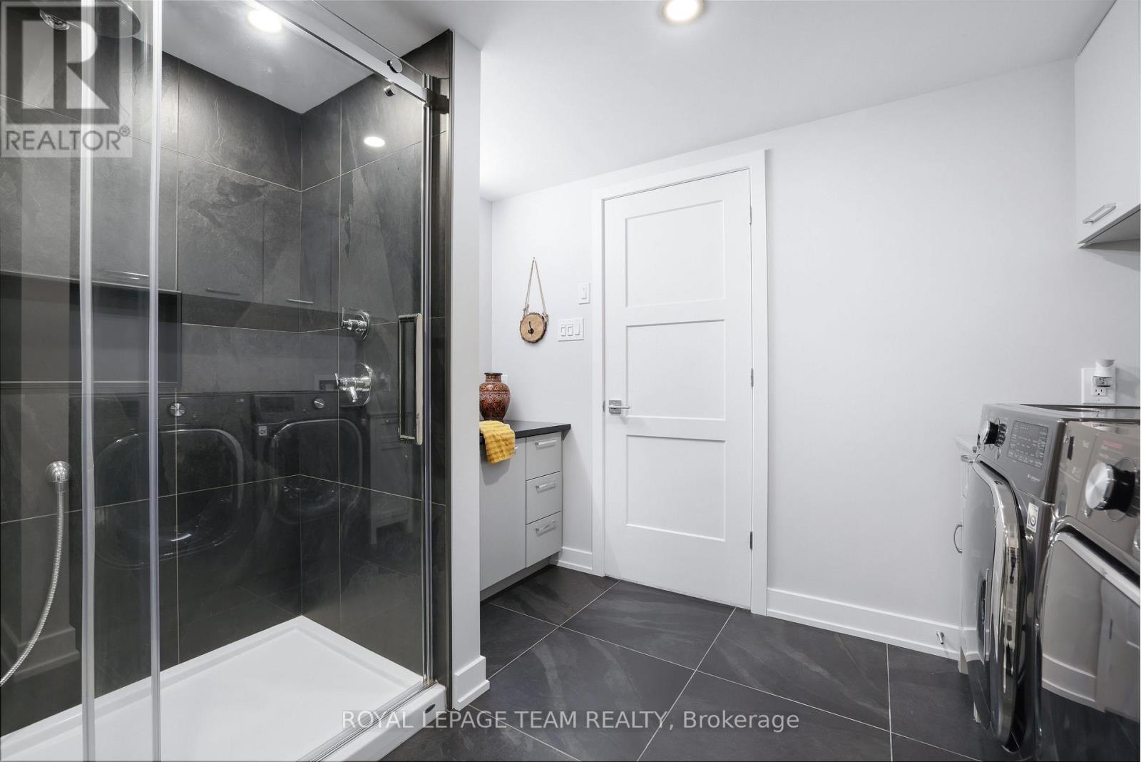406 DORE STREET S — photo 34