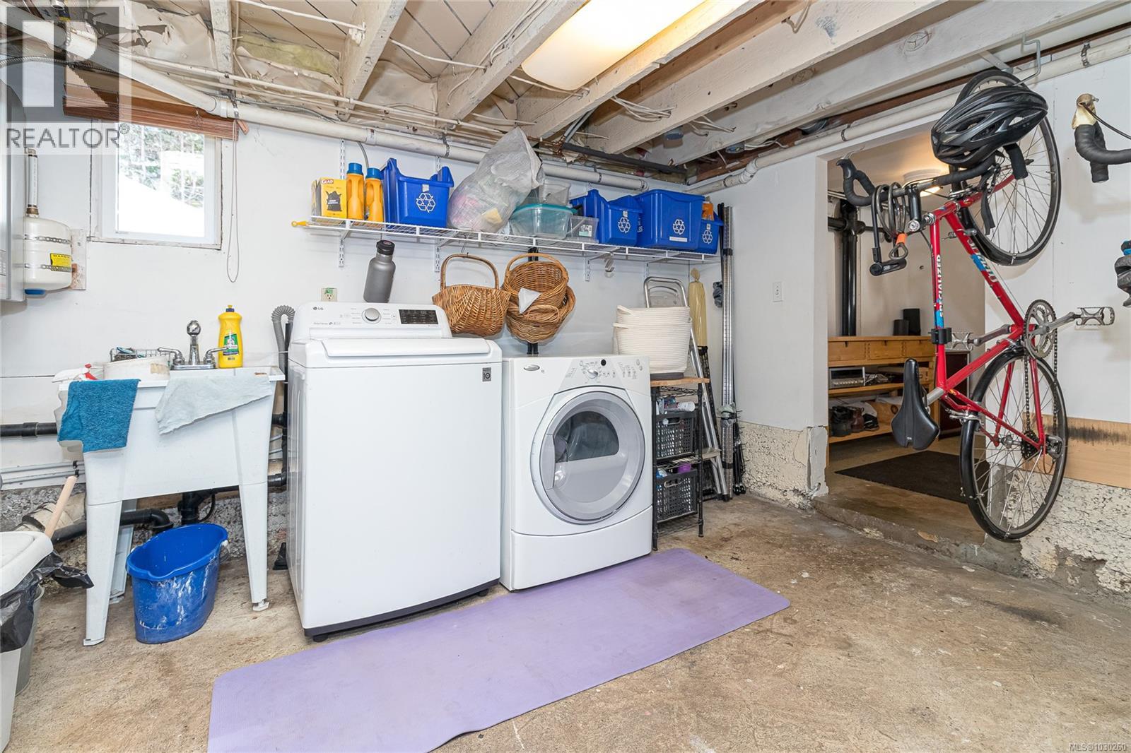 815 OLD ESQUIMALT RD - 21