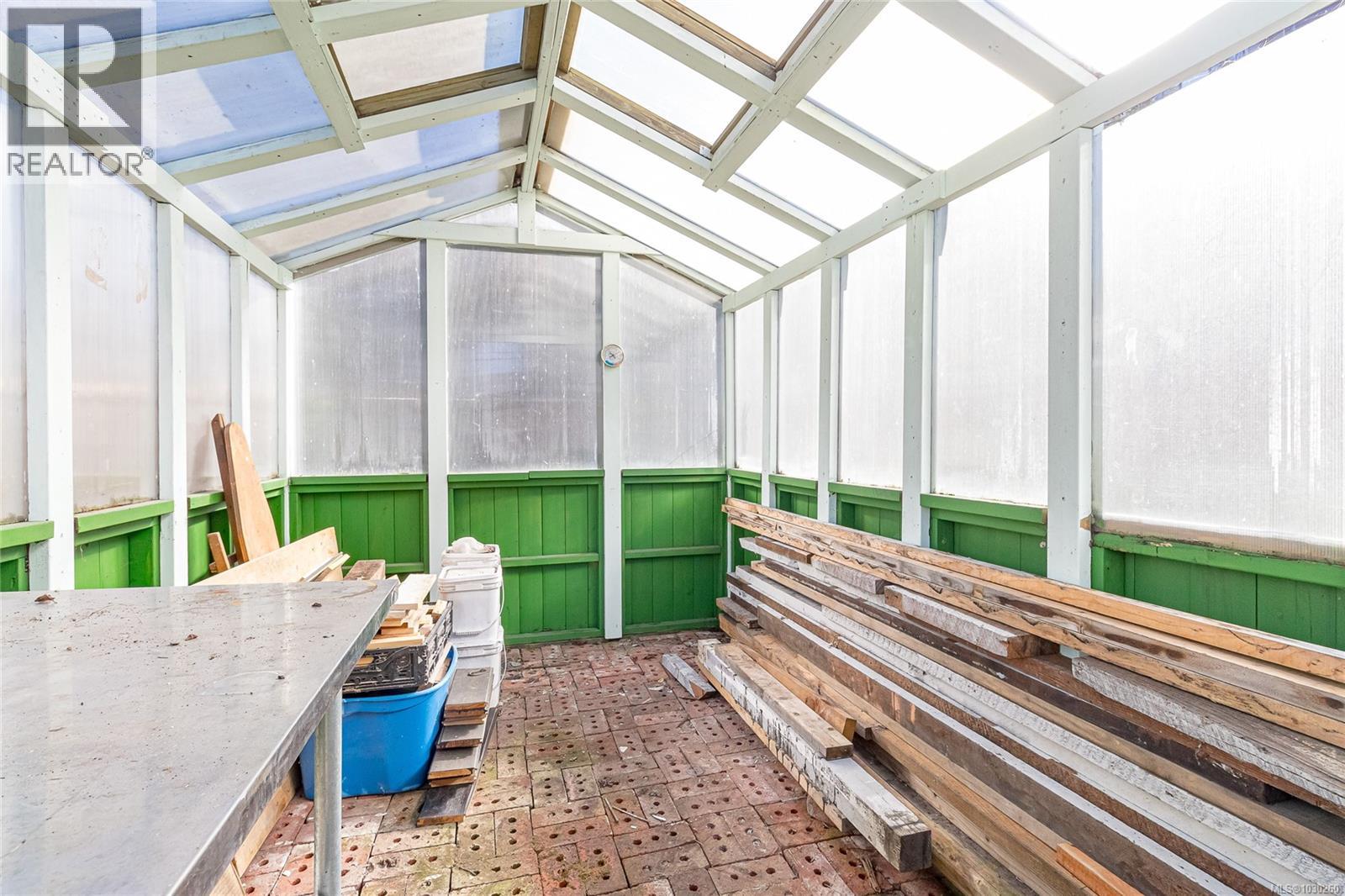 815 OLD ESQUIMALT RD - 24