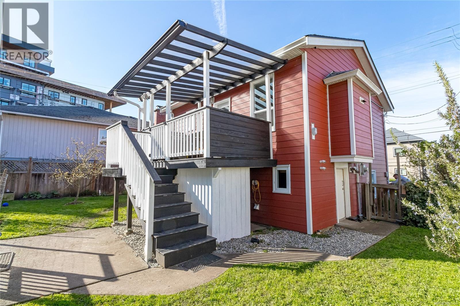 815 OLD ESQUIMALT RD - 28