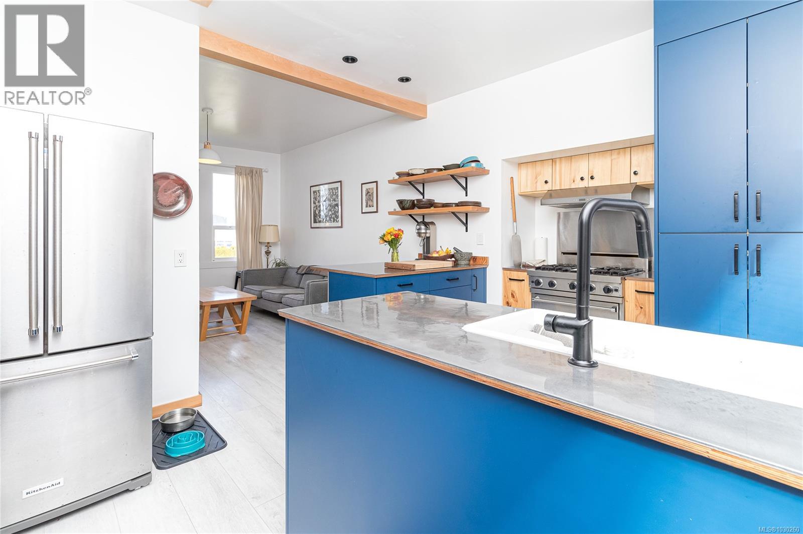 815 OLD ESQUIMALT RD - 12