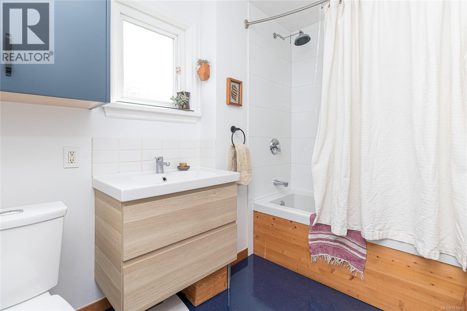 815 OLD ESQUIMALT RD - 16