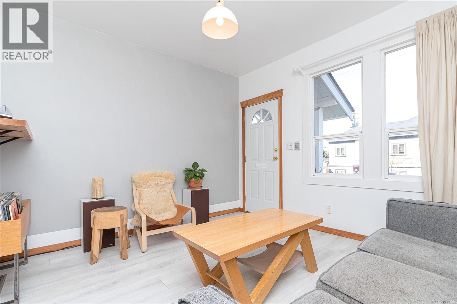 815 OLD ESQUIMALT RD - 4