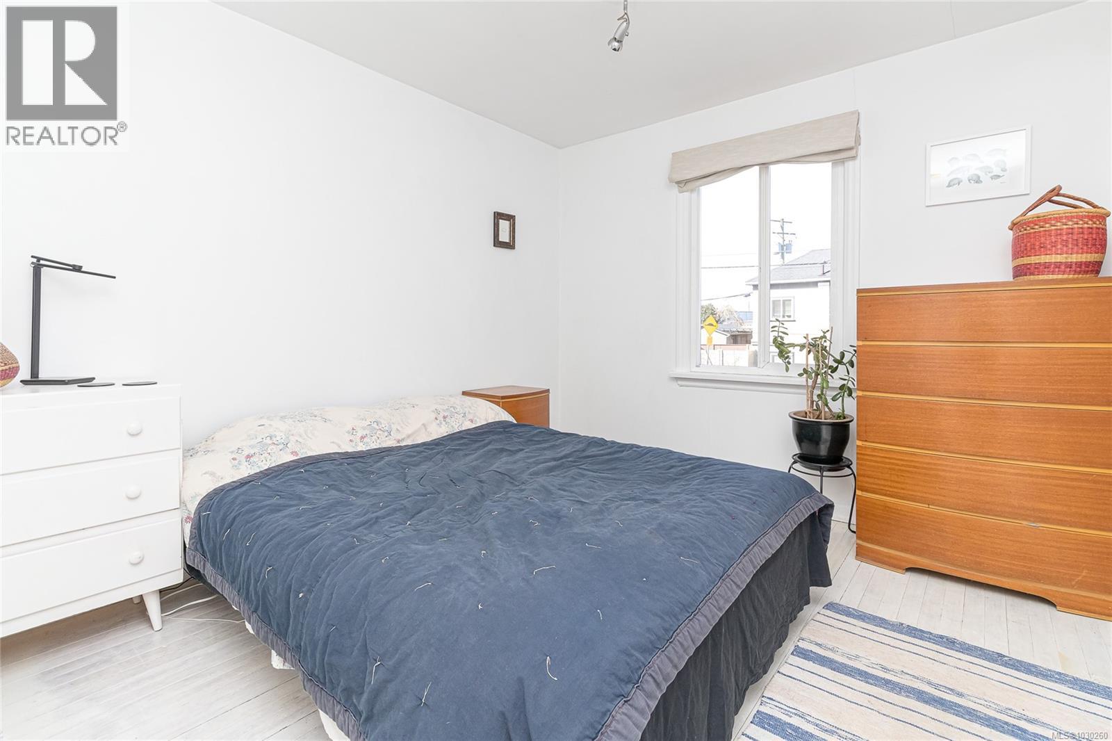 815 OLD ESQUIMALT RD - 13