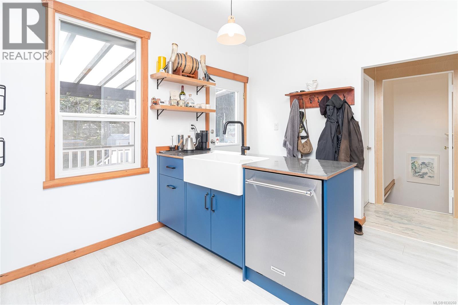 815 OLD ESQUIMALT RD - 11